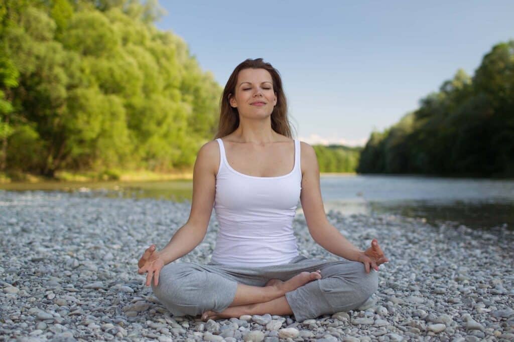 A woman sitting meditation